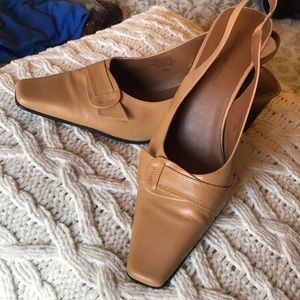 Beautiful, tan Bandolino heel